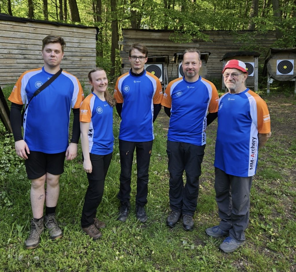 Mannschaftsfoto BTS in neuen Trikots