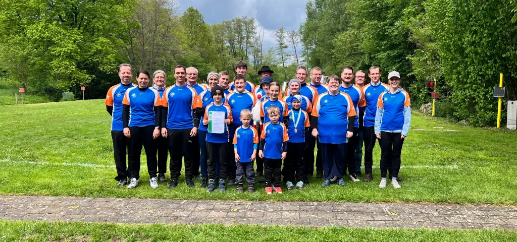 Gruppenbild der BTS Bogenschützen auf dem Bogenplatz